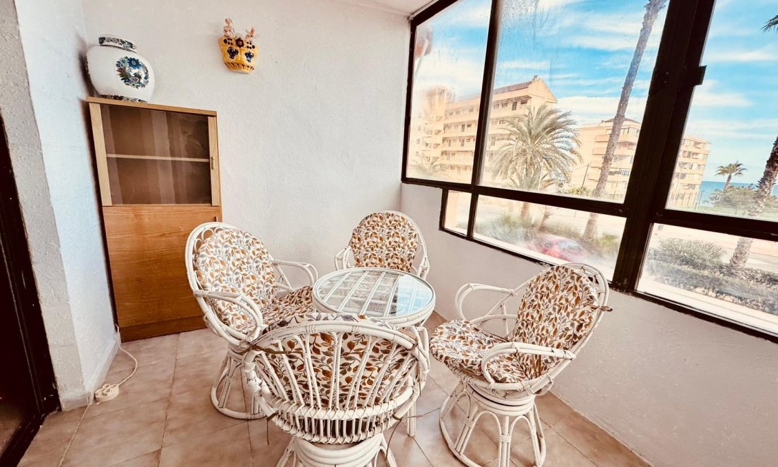 Wiederverkauf - Wohnung -
Torrevieja - Cabo Cervera