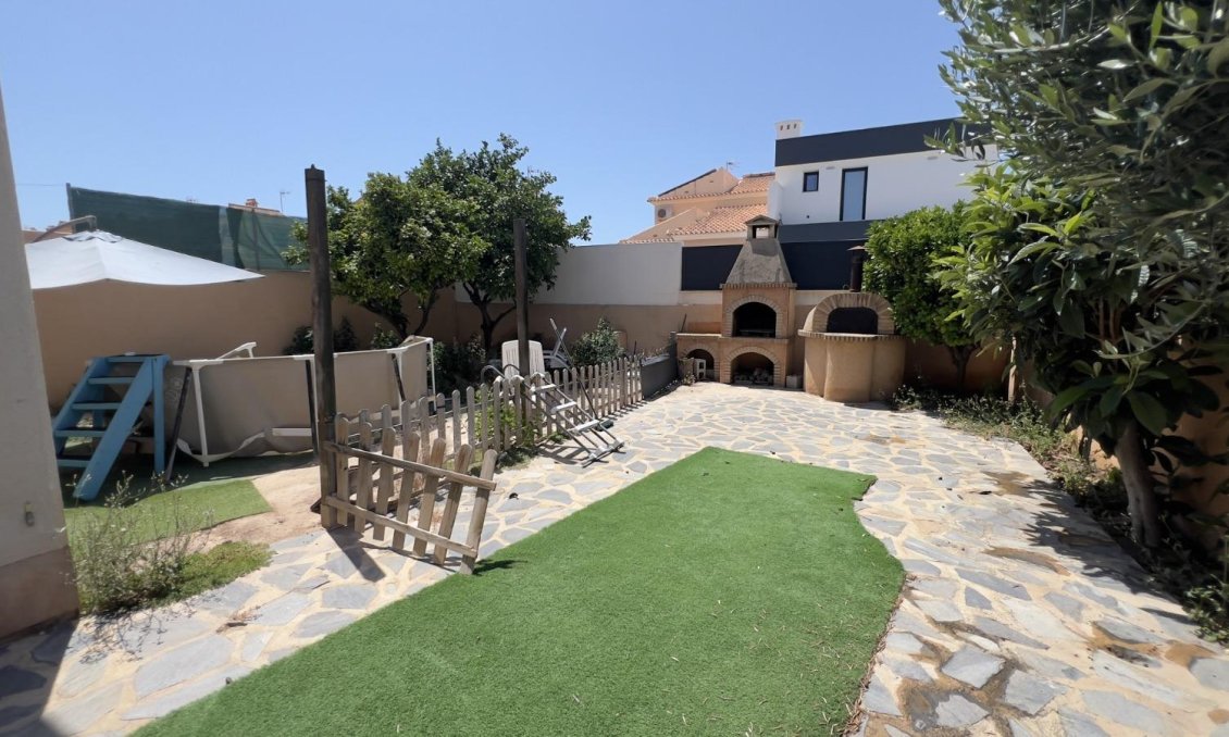 Wiederverkauf - Villa -
Torrevieja - Aguas Nuevas