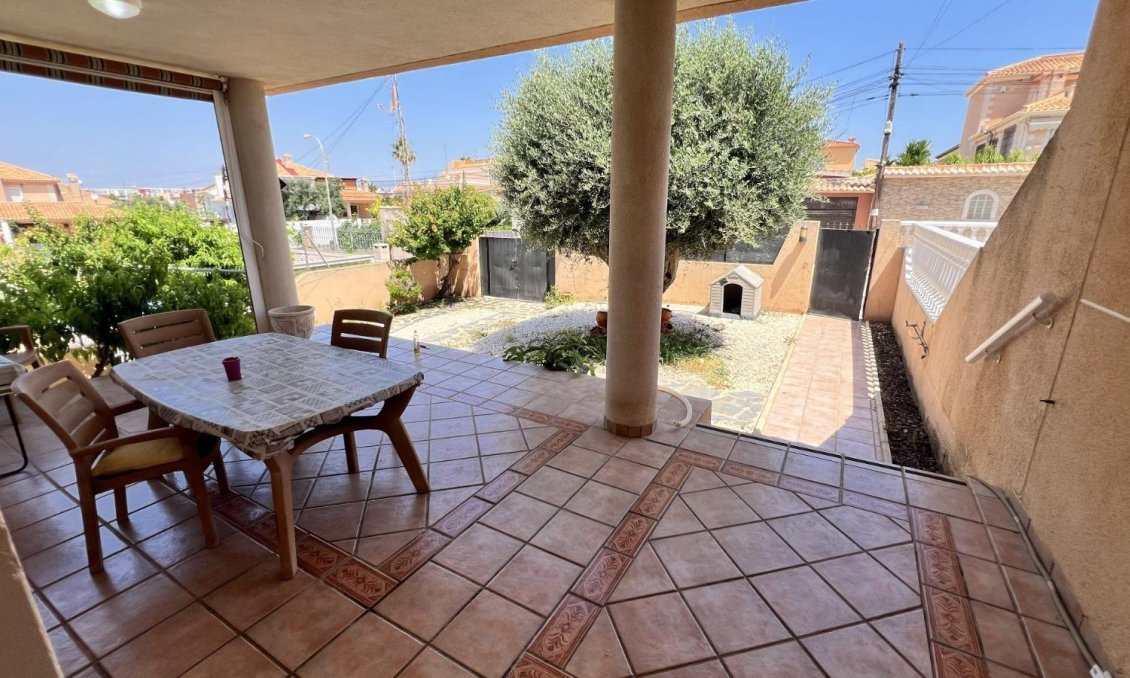 Wiederverkauf - Villa -
Torrevieja - Aguas Nuevas