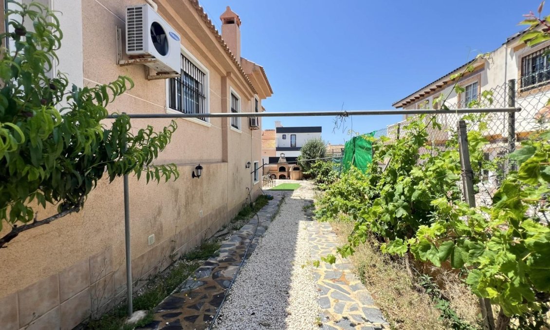 Wiederverkauf - Villa -
Torrevieja - Aguas Nuevas