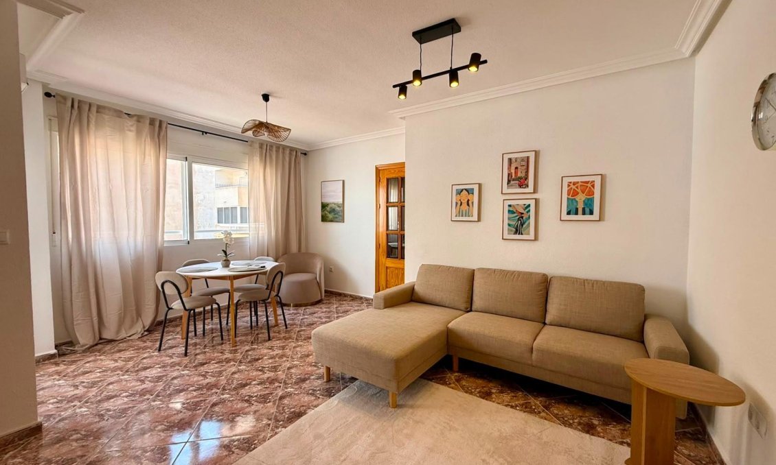 Használt Ingatlanok - Apartman -
Torrevieja - Playa del Cura