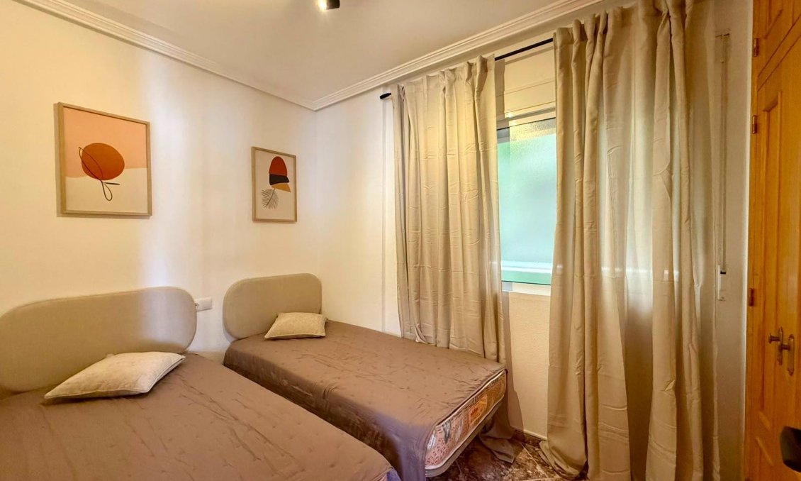 Használt Ingatlanok - Apartman -
Torrevieja - Playa del Cura
