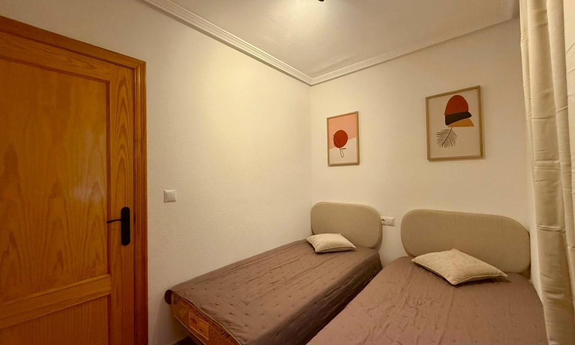 Használt Ingatlanok - Apartman -
Torrevieja - Playa del Cura