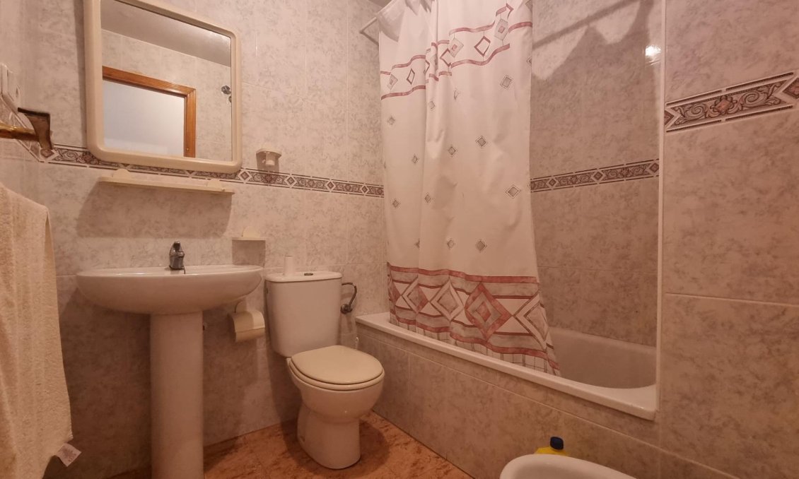 Segunda mano - Apartamento -
Torrevieja - Centro