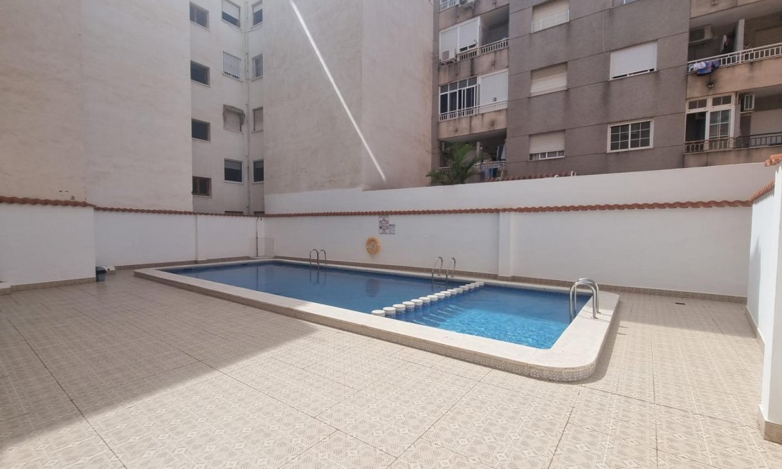 Segunda mano - Apartamento -
Torrevieja - Centro