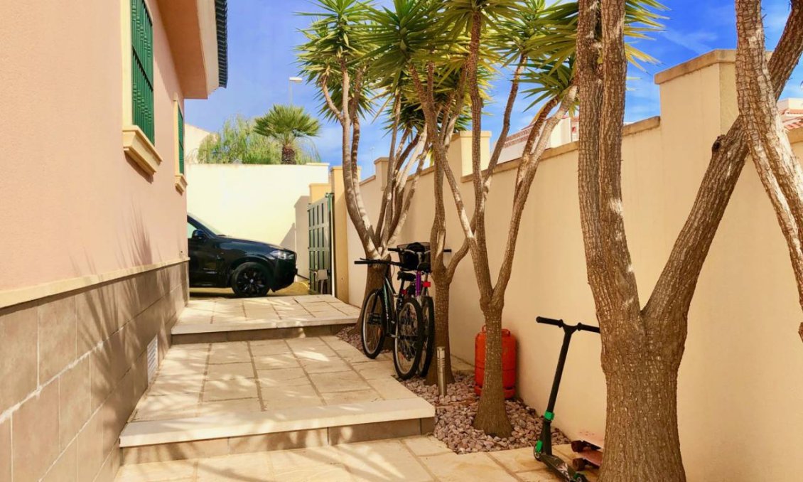 Használt Ingatlanok - Villa -
Ciudad Quesada - Costa Blanca