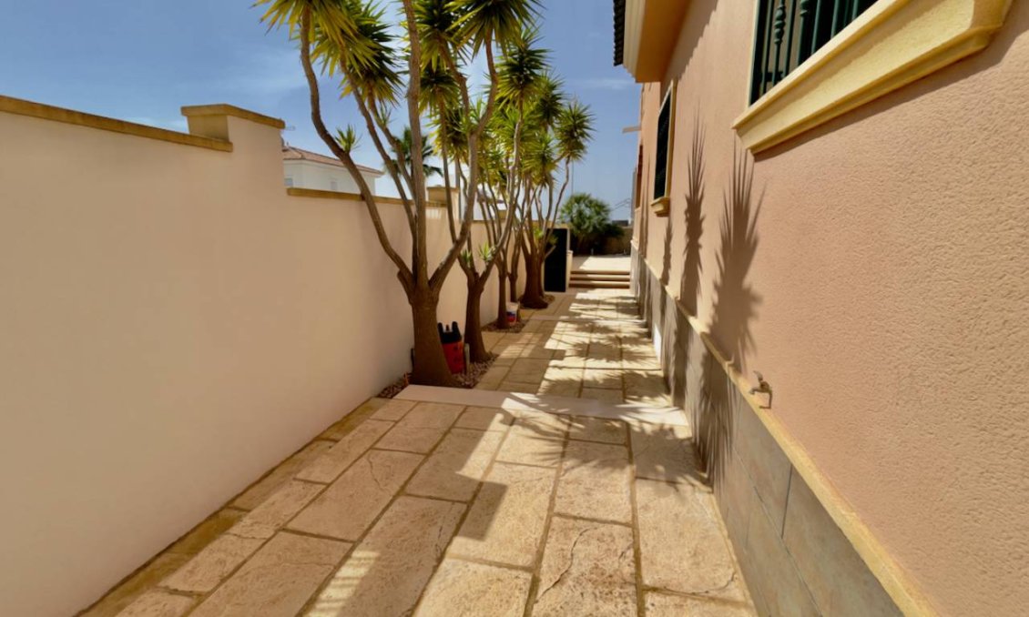 Használt Ingatlanok - Villa -
Ciudad Quesada - Costa Blanca