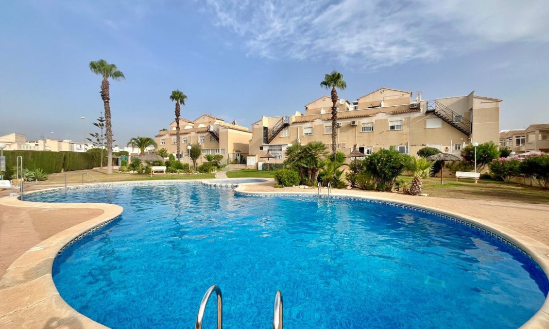 Resale - Bungalow -
Orihuela Costa - La Chismosa