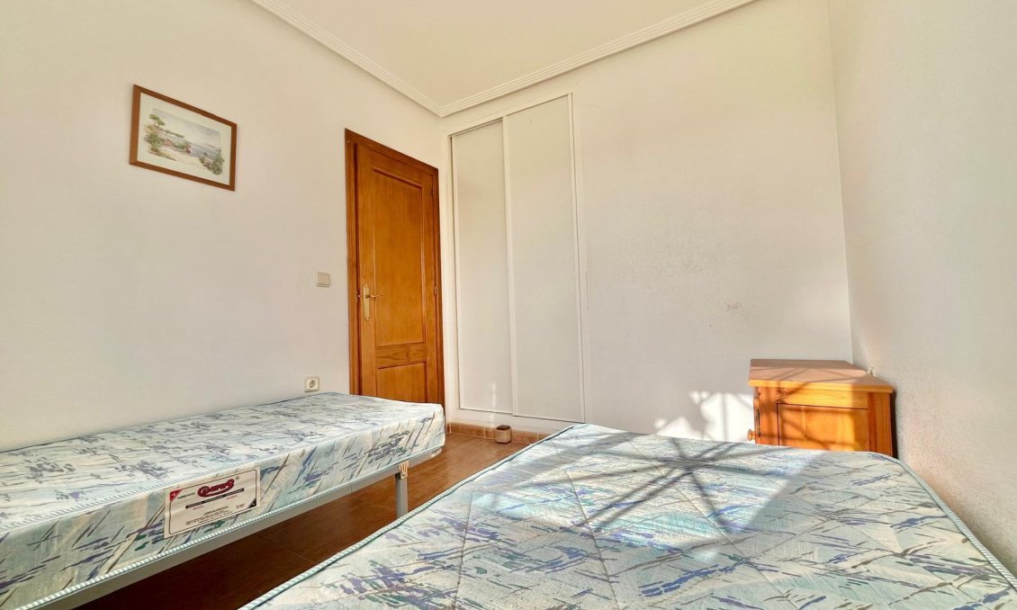 Resale - Bungalow -
Orihuela Costa - La Chismosa