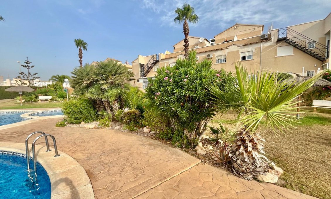 Resale - Bungalow -
Orihuela Costa - La Chismosa