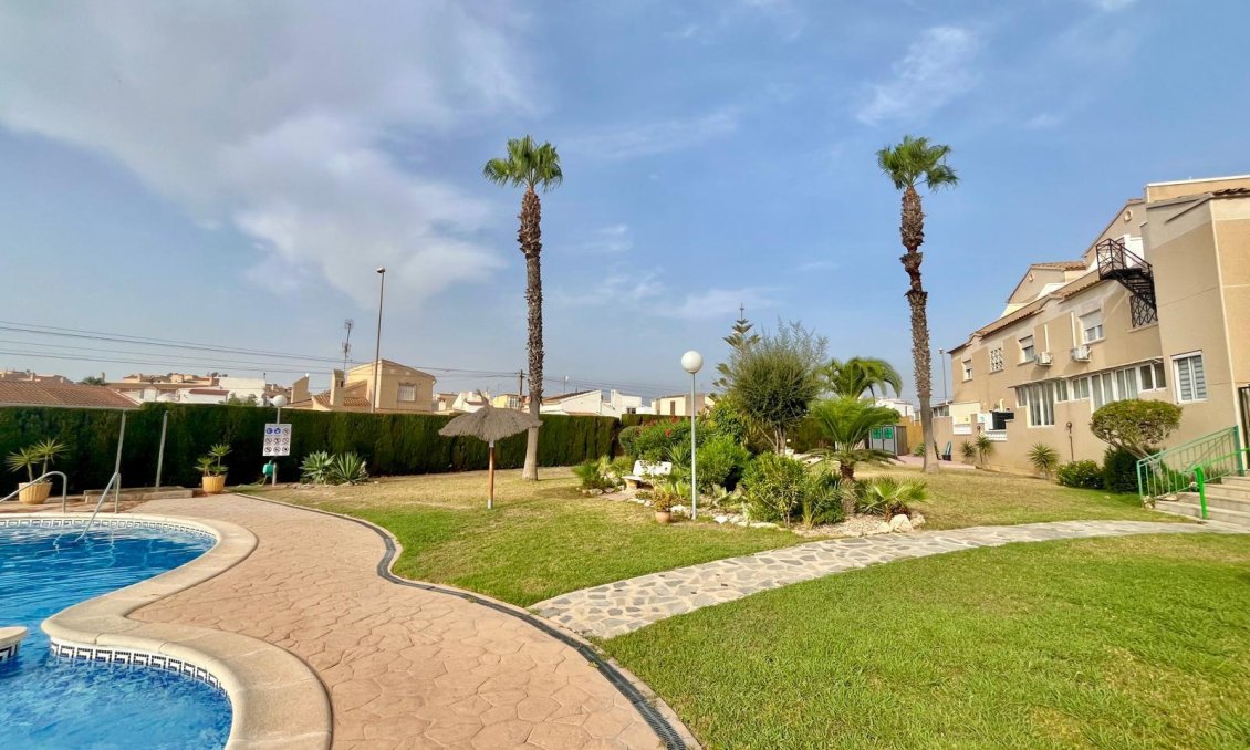 Resale - Bungalow -
Orihuela Costa - La Chismosa