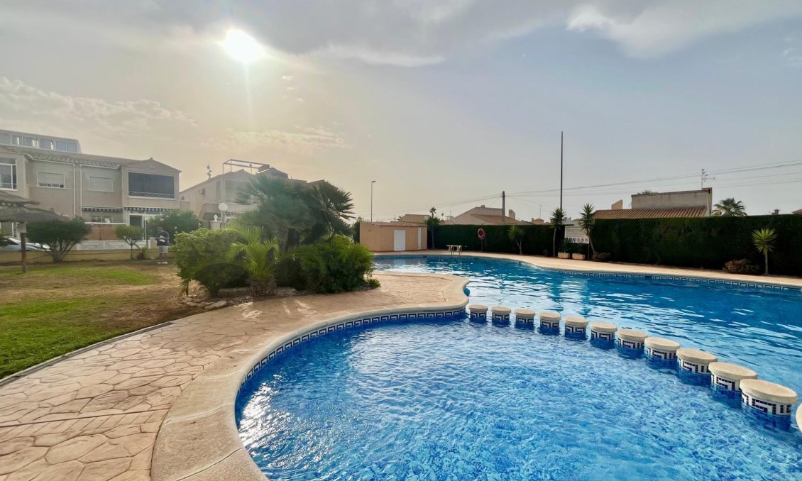 Resale - Bungalow -
Orihuela Costa - La Chismosa