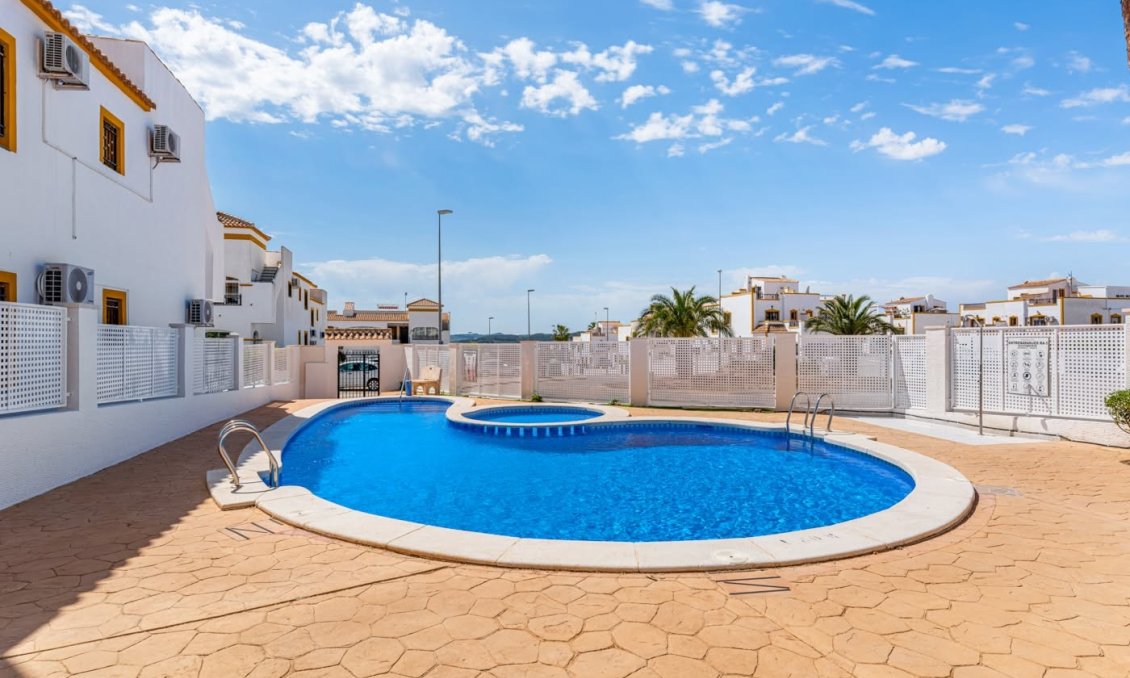 Segunda mano - Apartamento -
Orihuela - Inland