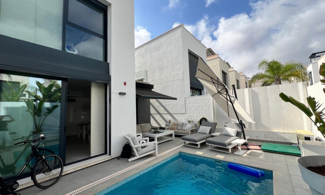 Resale - Villa -
Orihuela Costa - Villamartín-las Filipinas