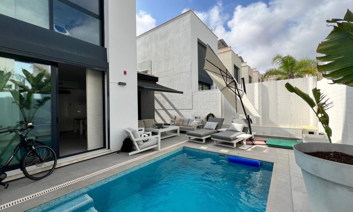 Resale - Villa -
Orihuela Costa - Villamartín-las Filipinas