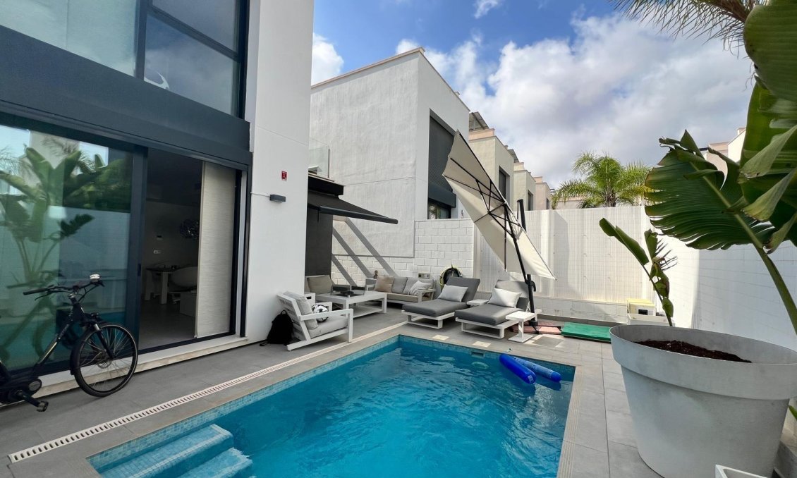 Resale - Villa -
Orihuela Costa - Villamartín-las Filipinas