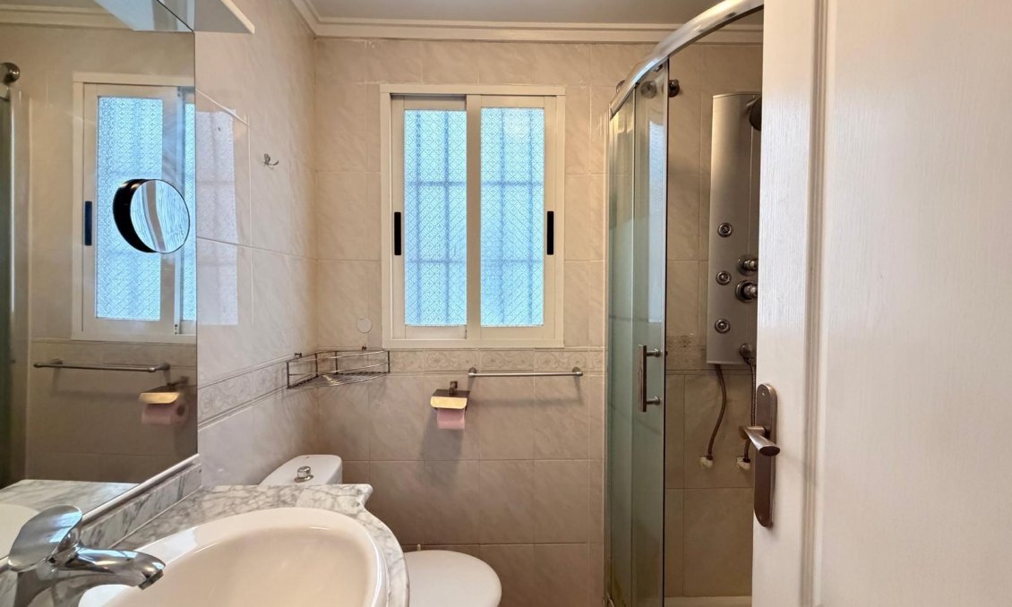 Használt Ingatlanok - Apartman -
Torrevieja - Playa del Cura