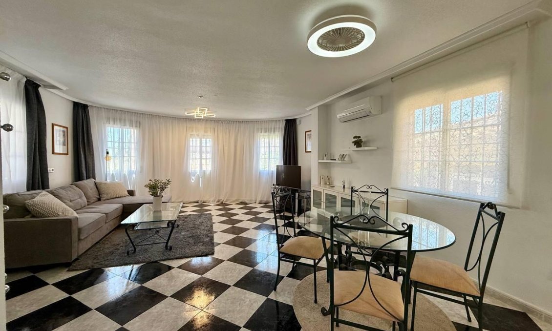 Resale - Villa -
Orihuela Costa - Playa Flamenca