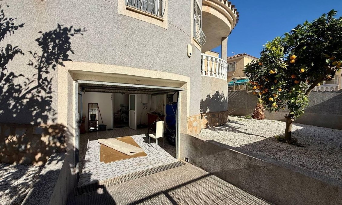 Resale - Villa -
Orihuela Costa - Playa Flamenca