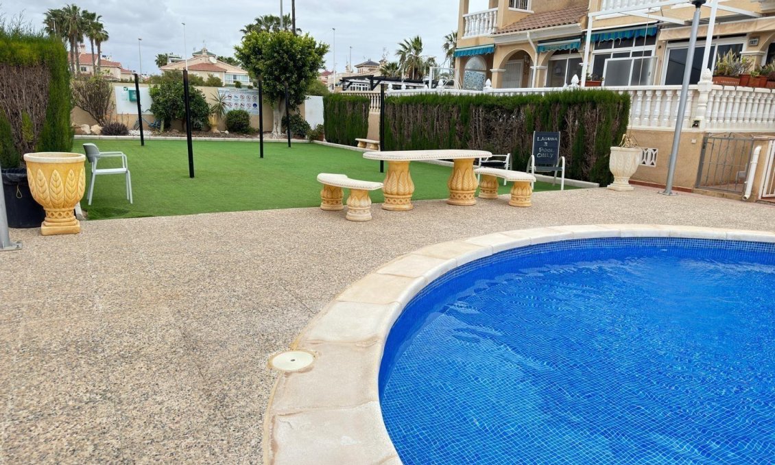 Resale - Villa -
Orihuela Costa - Playa Flamenca