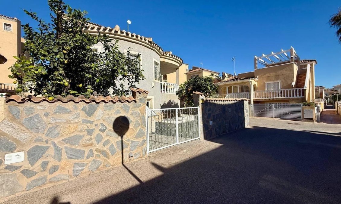 Resale - Villa -
Orihuela Costa - Playa Flamenca