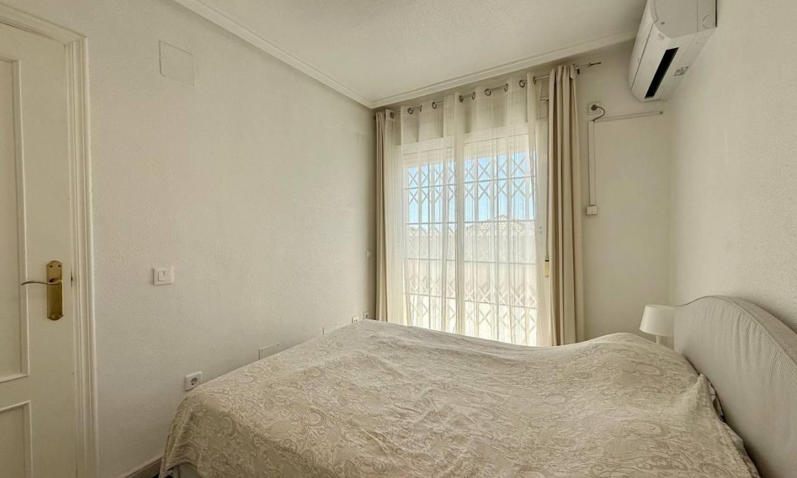 Resale - Villa -
Orihuela Costa - Playa Flamenca