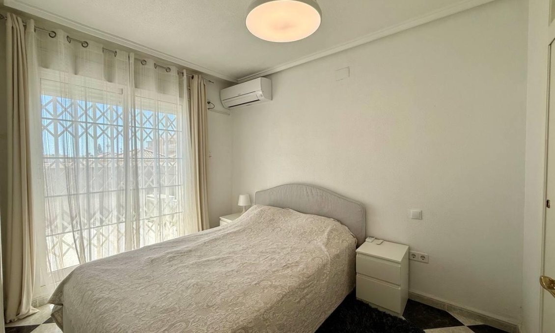 Resale - Villa -
Orihuela Costa - Playa Flamenca
