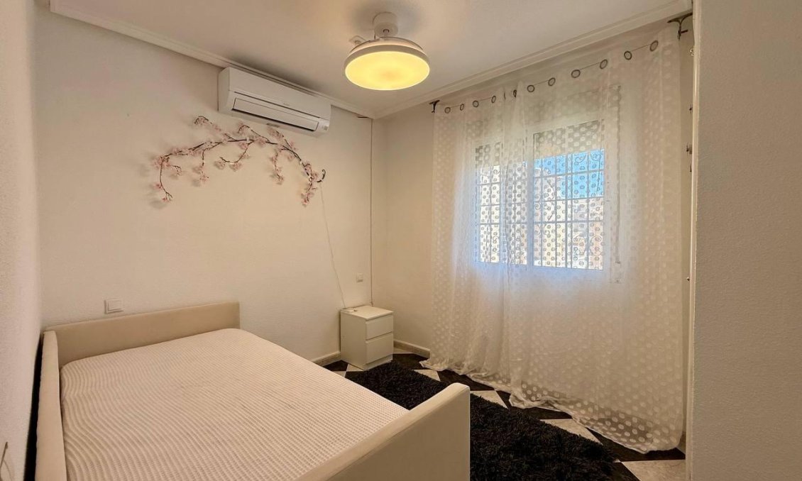 Resale - Villa -
Orihuela Costa - Playa Flamenca