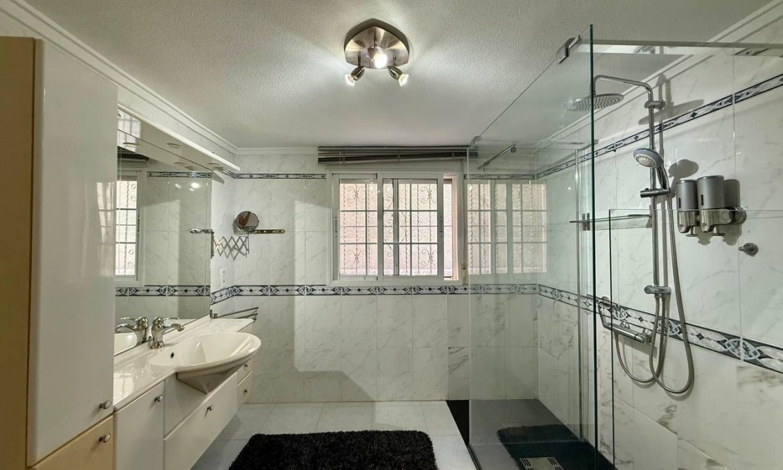 Resale - Villa -
Orihuela Costa - Playa Flamenca