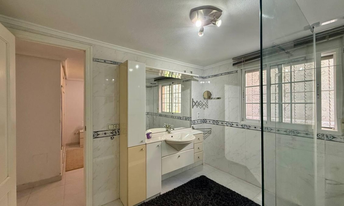 Resale - Villa -
Orihuela Costa - Playa Flamenca