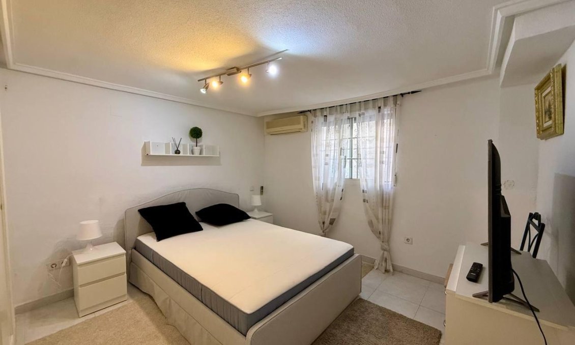Resale - Villa -
Orihuela Costa - Playa Flamenca