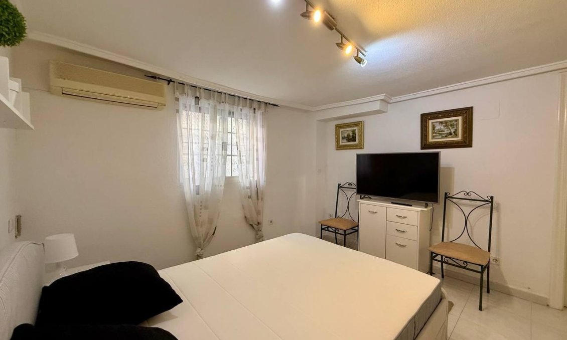 Resale - Villa -
Orihuela Costa - Playa Flamenca