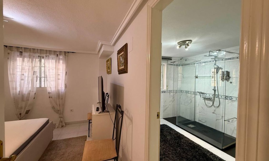 Resale - Villa -
Orihuela Costa - Playa Flamenca