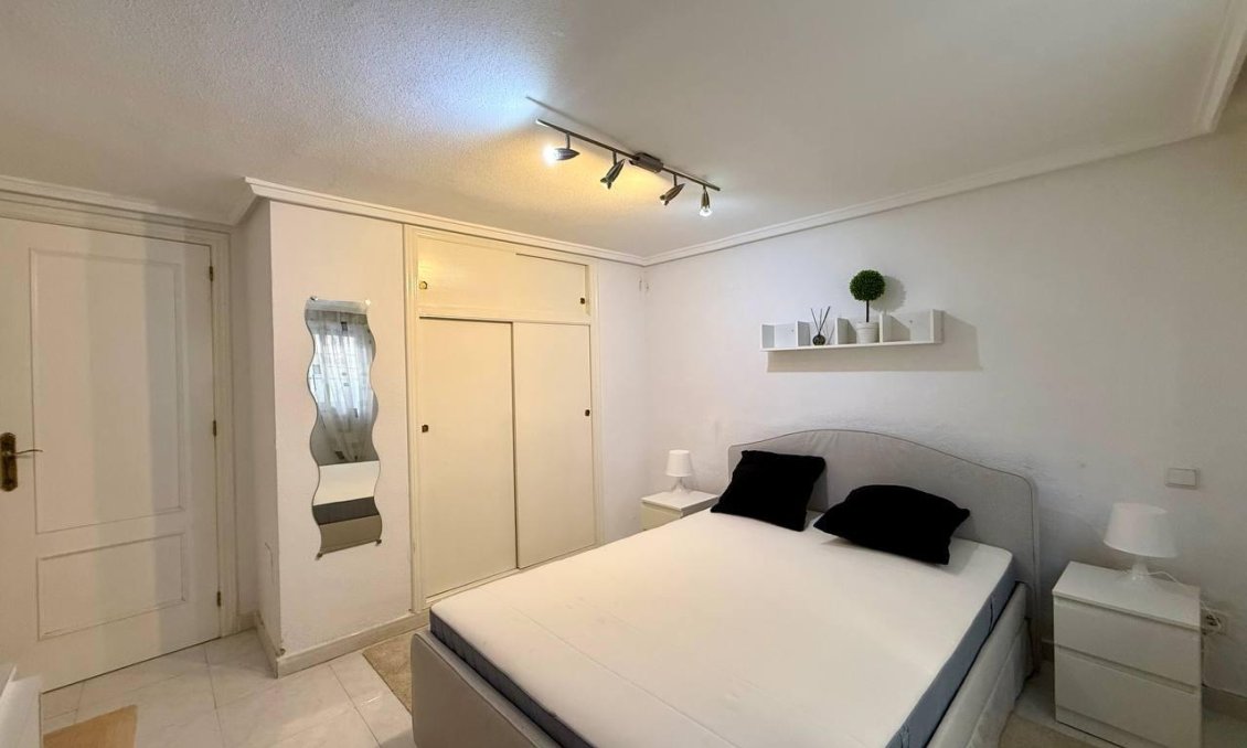 Resale - Villa -
Orihuela Costa - Playa Flamenca