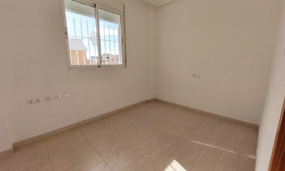 Használt Ingatlanok - Sorház -
Rojales - Lo Marabú
