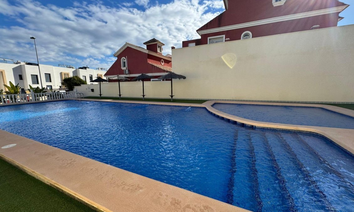 Resale - Townhouse -
Orihuela Costa - Los Dolses