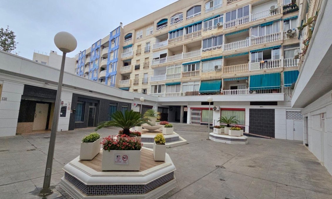 Resale - Apartment -
Torrevieja - Playa de los Locos