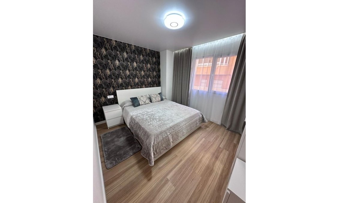 Revente - Appartement -
Torrevieja - Estacion De Autobuses