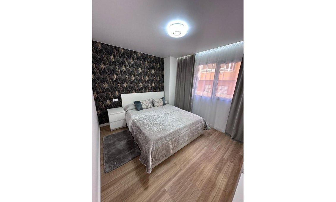 Revente - Appartement -
Torrevieja - Estacion De Autobuses