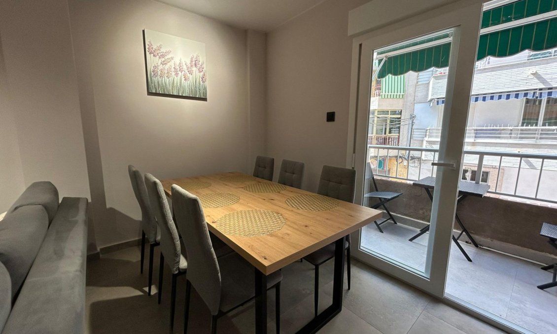 Resale - Apartment -
Torrevieja - Estacion De Autobuses