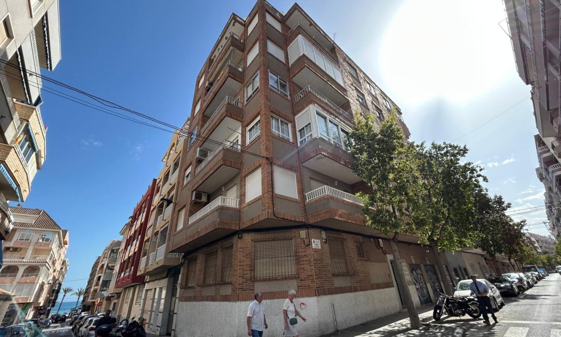 Resale - Apartment -
Torrevieja - Estacion De Autobuses