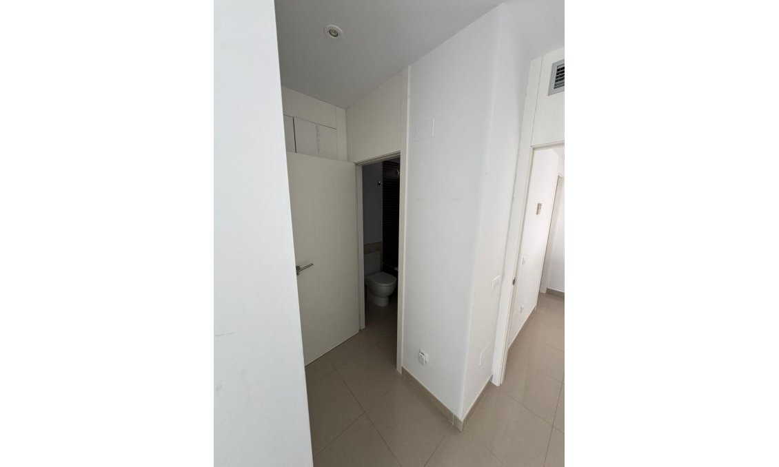 Használt Ingatlanok - Sorház -
Torrevieja - Punta Prima