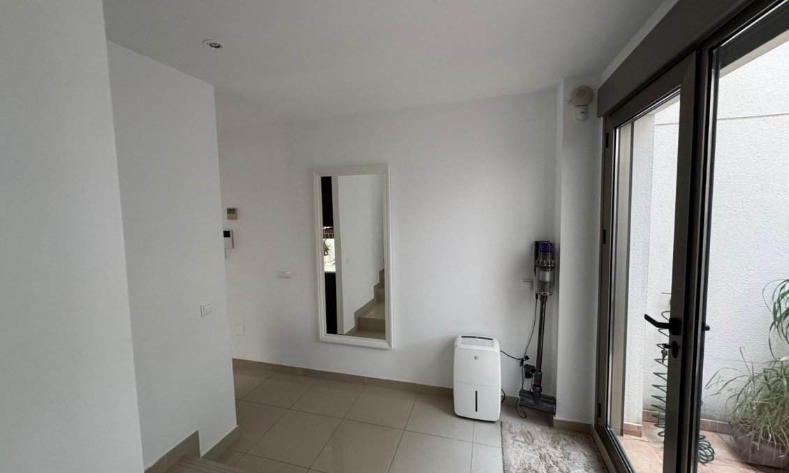 Használt Ingatlanok - Sorház -
Torrevieja - Punta Prima