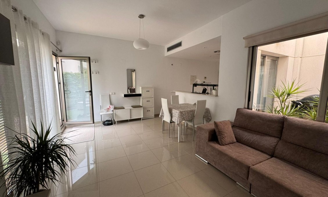 Használt Ingatlanok - Sorház -
Torrevieja - Punta Prima