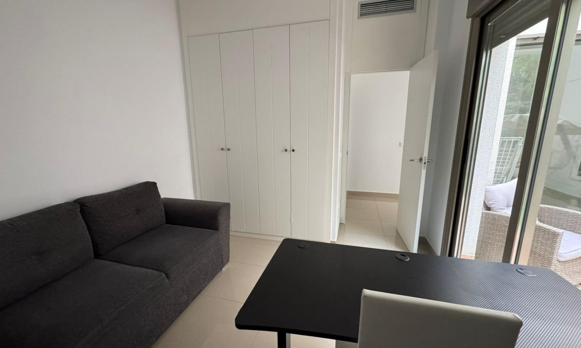 Használt Ingatlanok - Sorház -
Torrevieja - Punta Prima