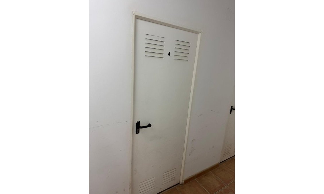 Használt Ingatlanok - Sorház -
Torrevieja - Punta Prima