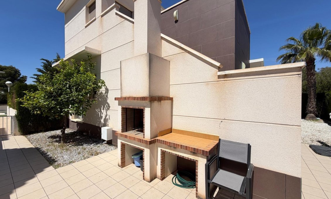 Használt Ingatlanok - Villa -
Ciudad Quesada - Dona Pepa