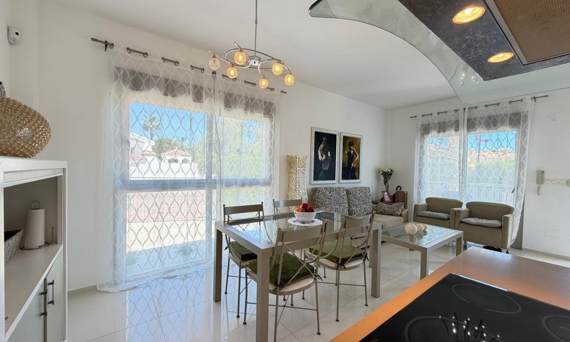 Használt Ingatlanok - Villa -
Ciudad Quesada - Dona Pepa