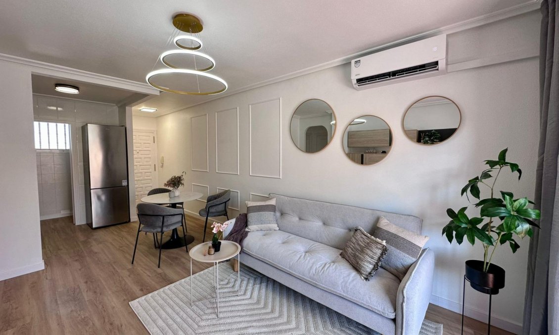 Segunda mano - Apartamento -
Torrevieja - Habaneras