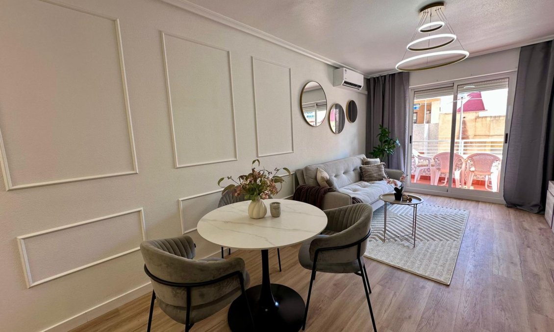 Segunda mano - Apartamento -
Torrevieja - Habaneras